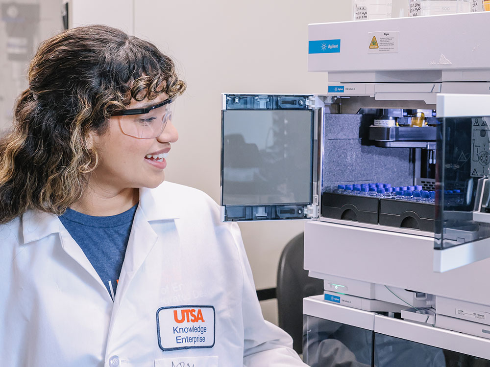 Student conducting research in the UTSA Catalytic Lab in biomedical engineering