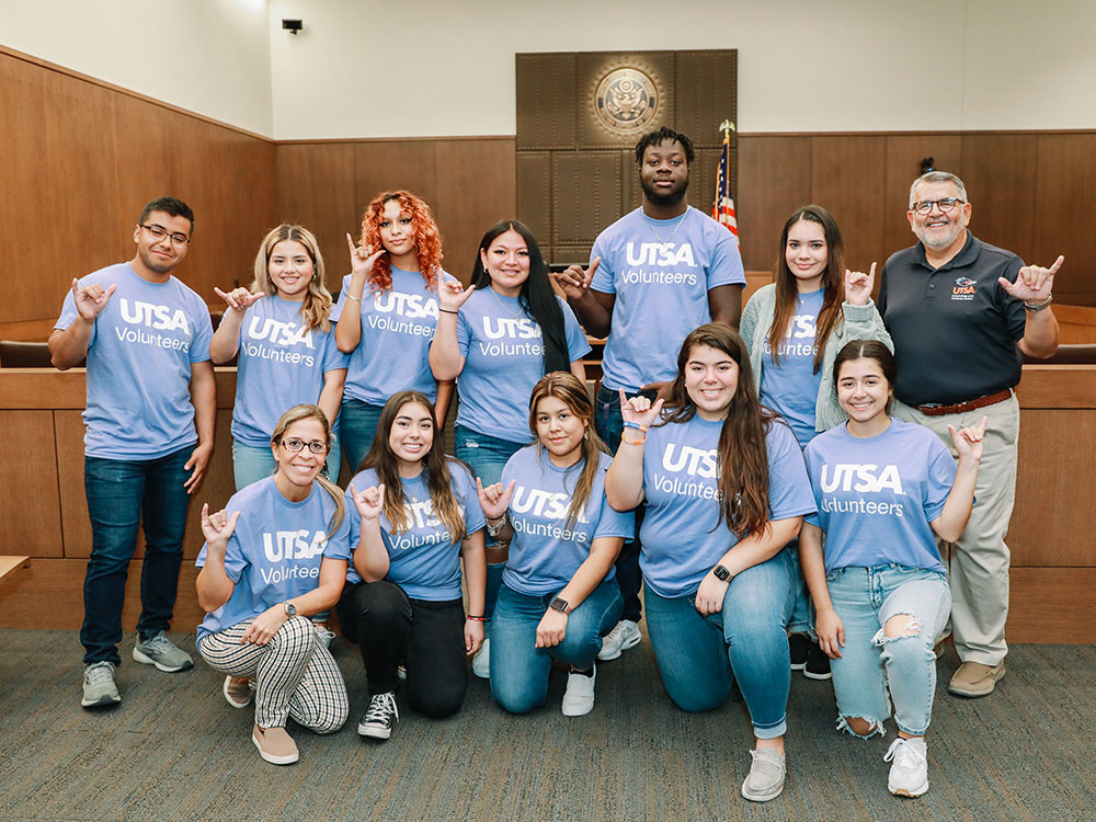 utsa criminology and criminal justice students and professor volunteering in a courthouse