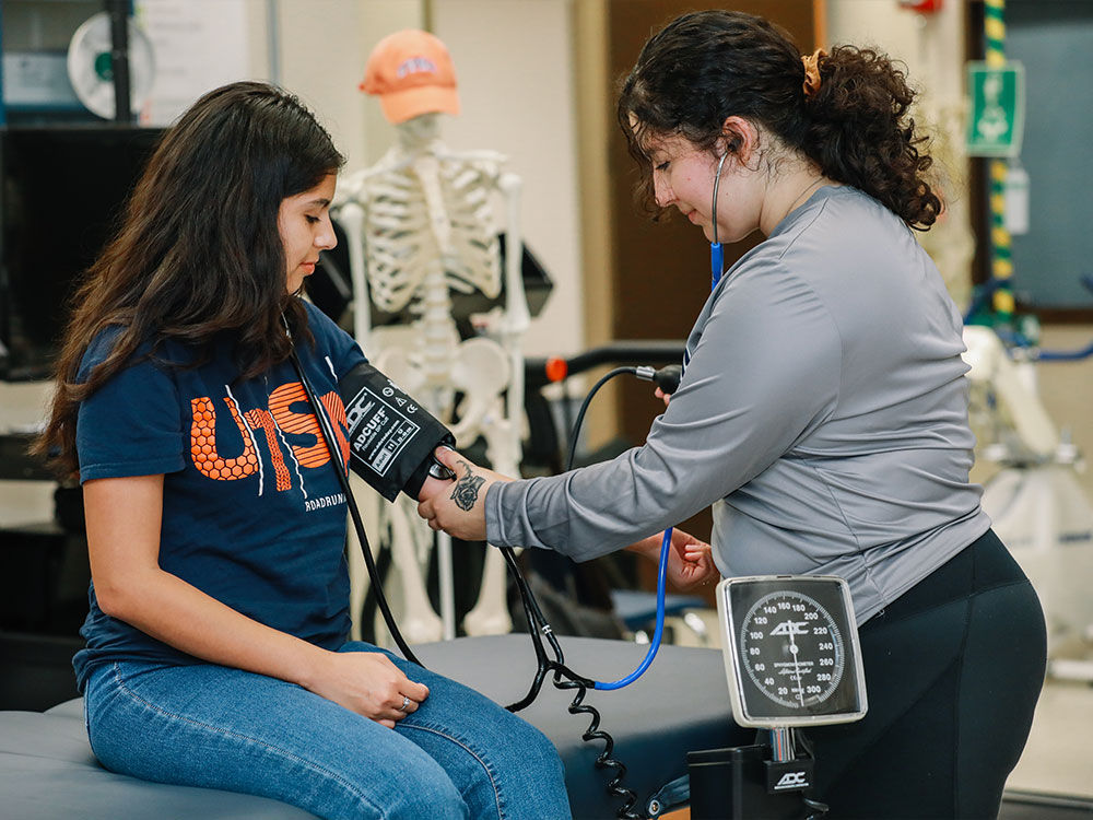 Students working in clinic for health graduate certificate at UTSA