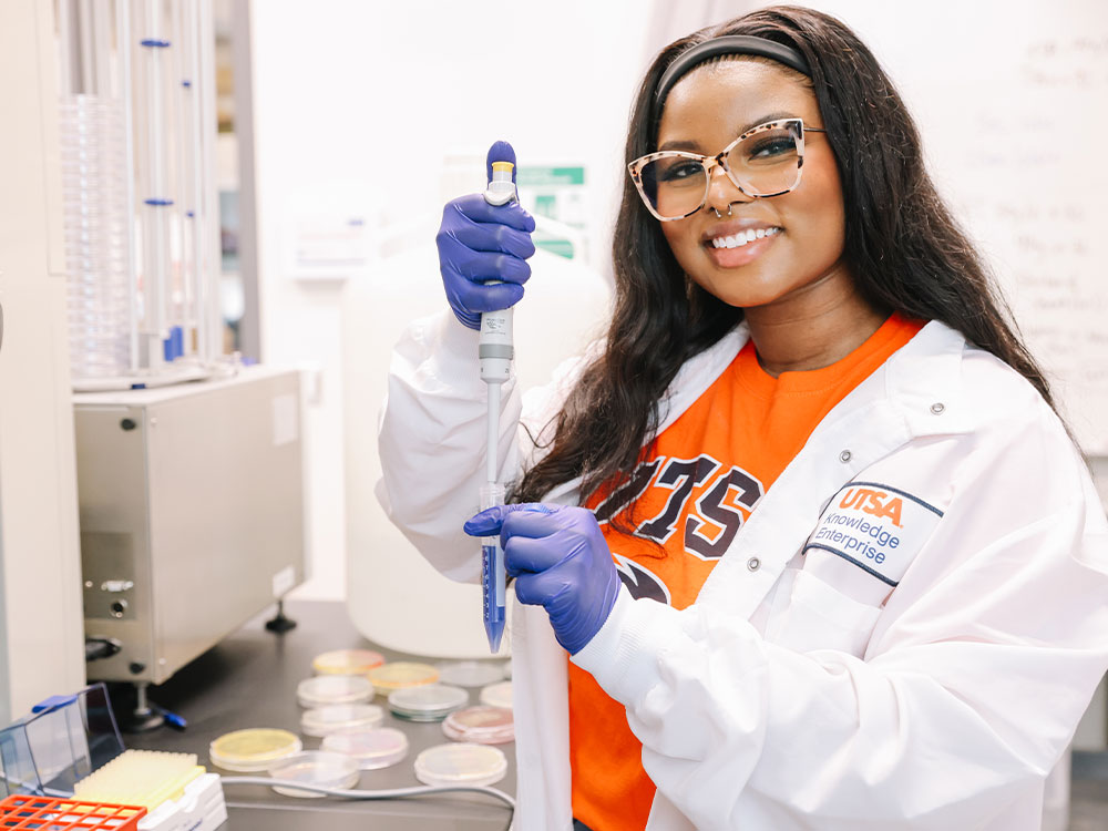 microbiology and immunology student works in lab at utsa