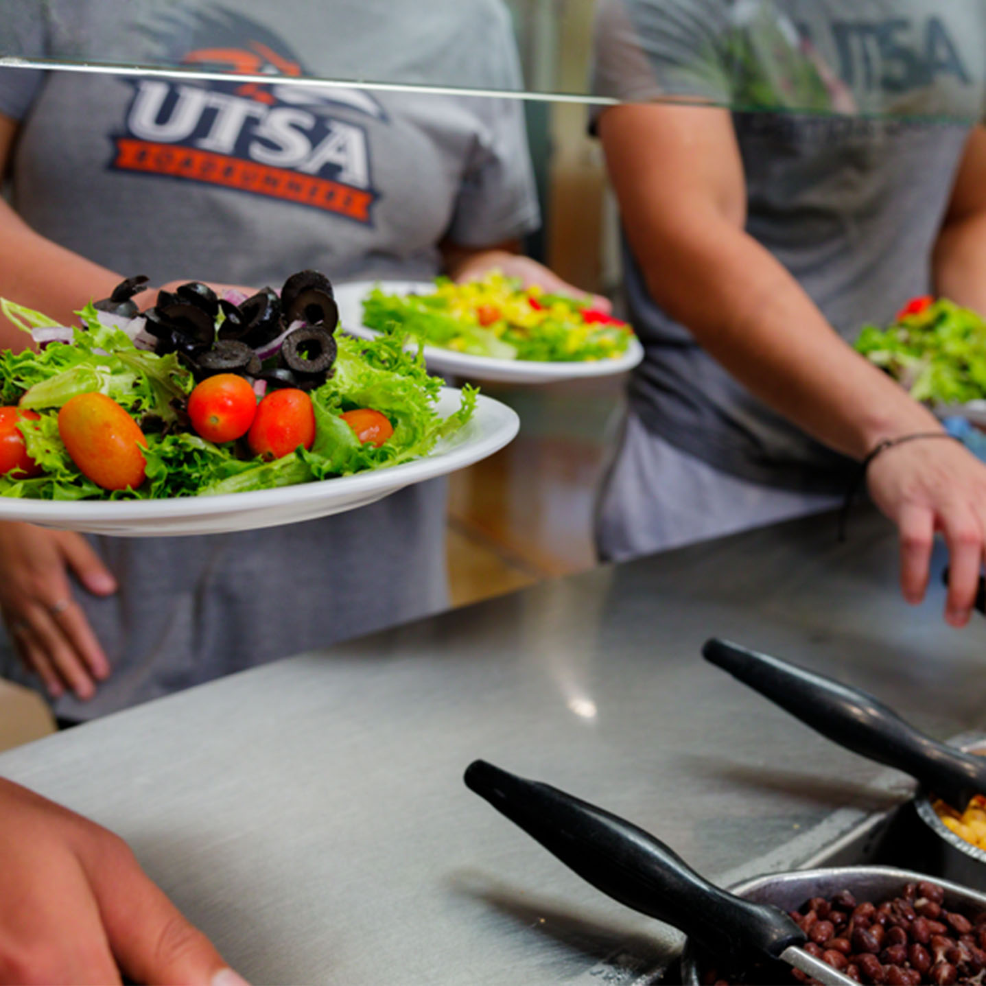 Students at the salad bar in the Roadrunner Cafe loading up their plates