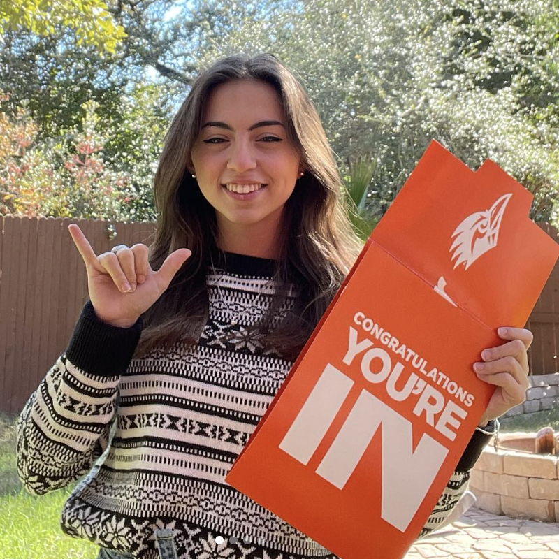 Kaylee Bostic posing with her UT San Antonio acceptance packet.