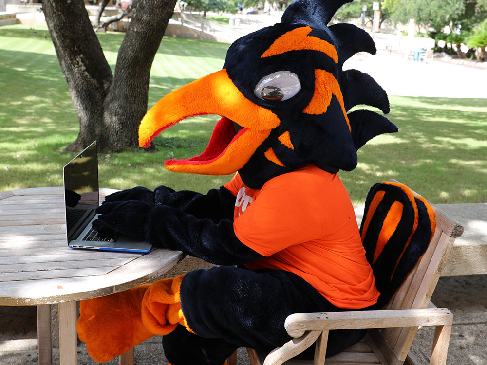 UTSA mascot, Rowdy, filling out an online request for information form
