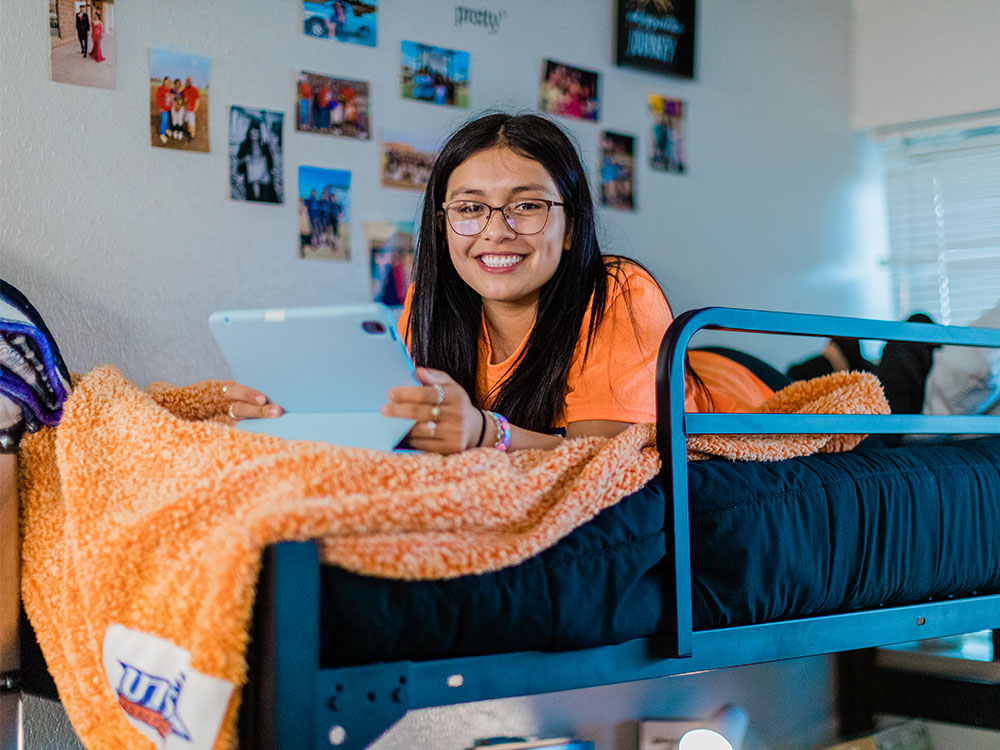 utsa student studying in dorm room
